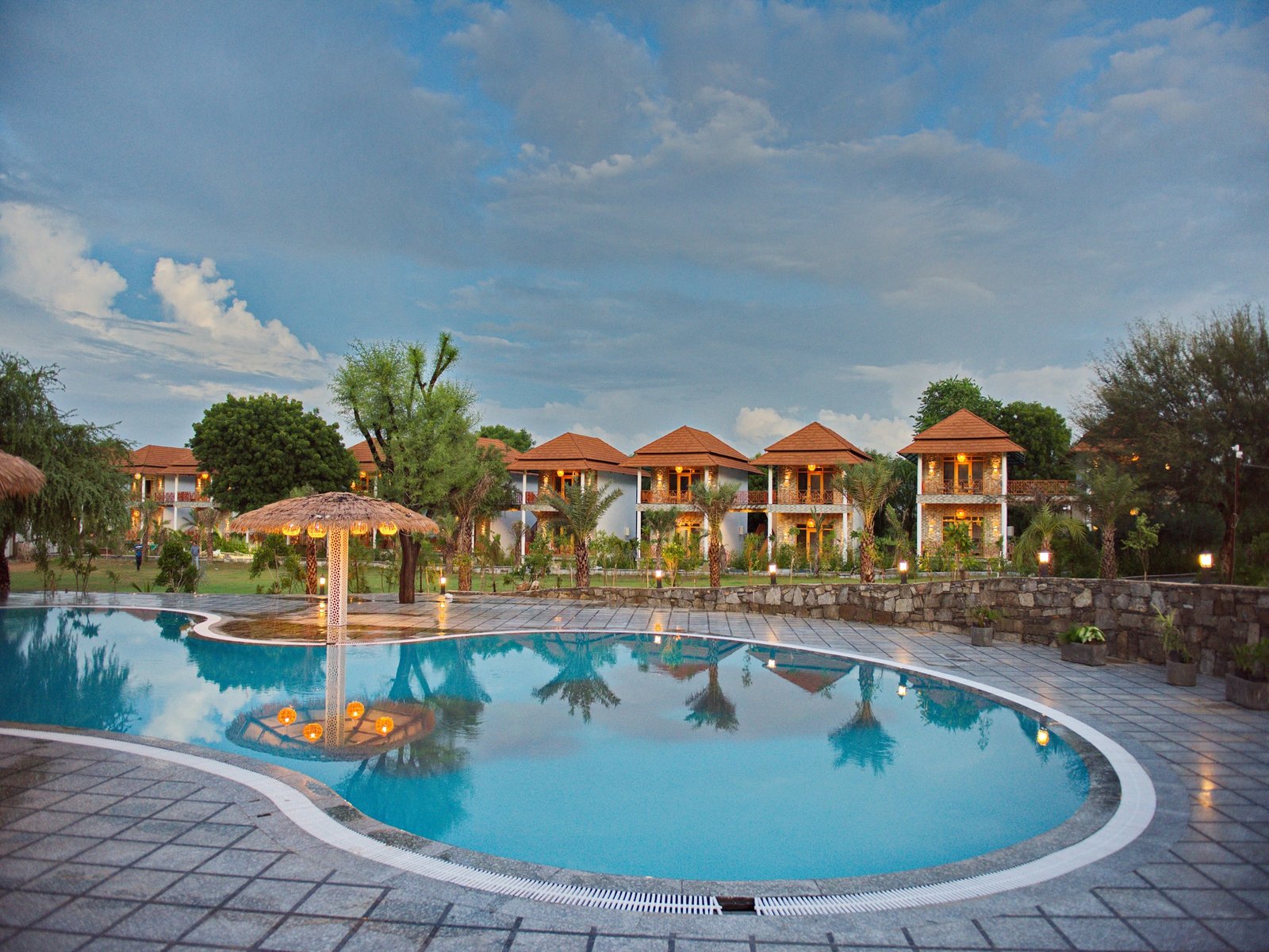 Swimming pool with resort villas at Wild Rose Resort